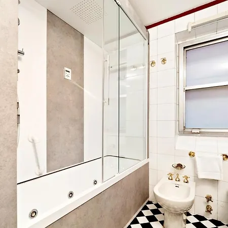 Apartment Rentopolis Piazza San Marco 1 Milan